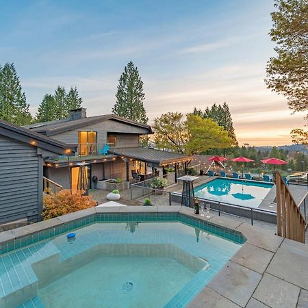 Grouse Cheerful Large Private Bedroom, Bath, Shared Deck, Pool, Hot Tub North Vancouver Zewnętrze zdjęcie