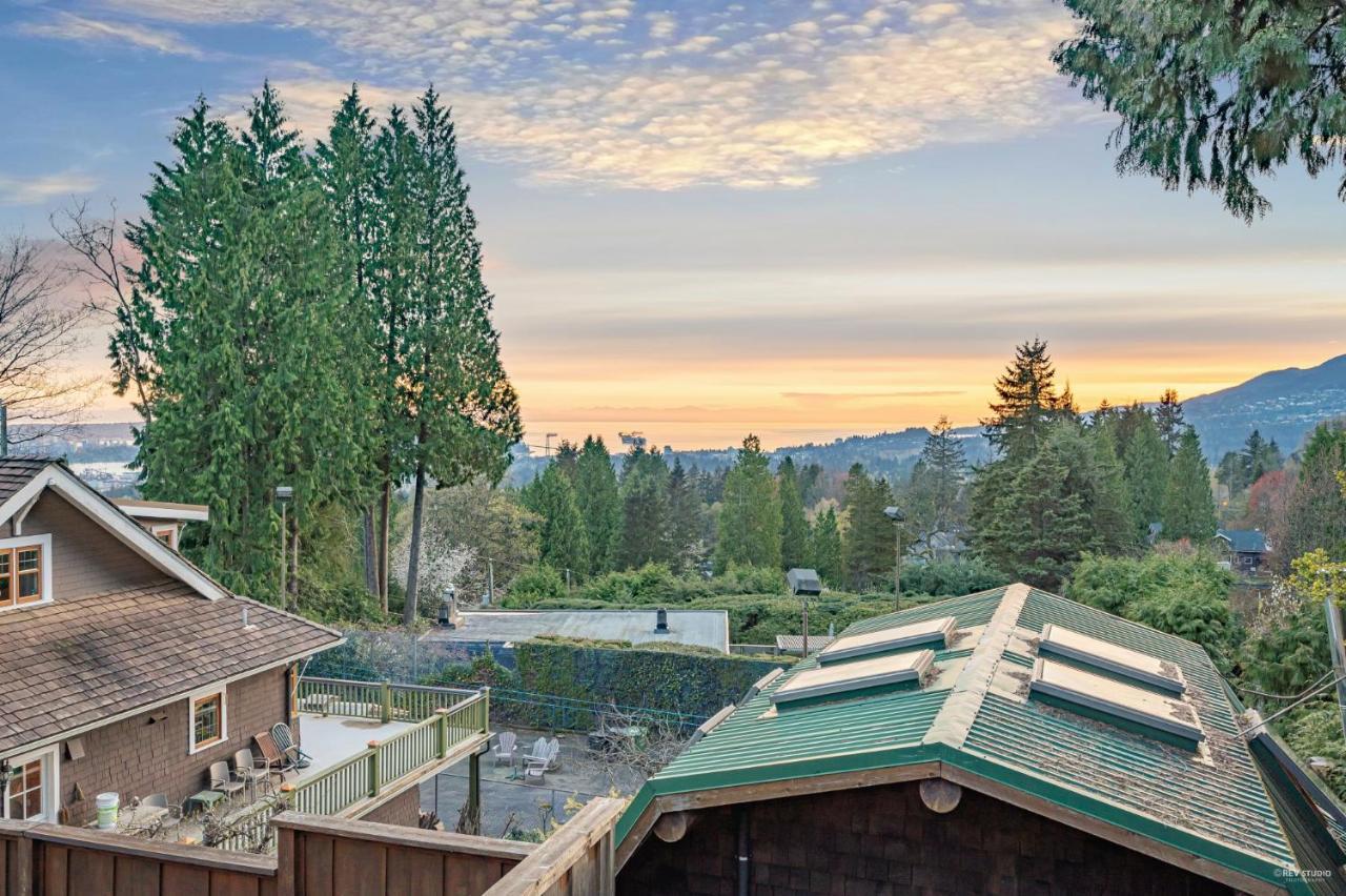 Grouse Cheerful Large Private Bedroom, Bath, Shared Deck, Pool, Hot Tub North Vancouver Zewnętrze zdjęcie