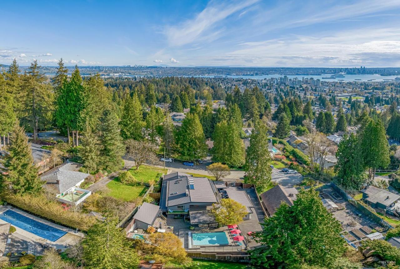 Grouse Cheerful Large Private Bedroom, Bath, Shared Deck, Pool, Hot Tub North Vancouver Zewnętrze zdjęcie