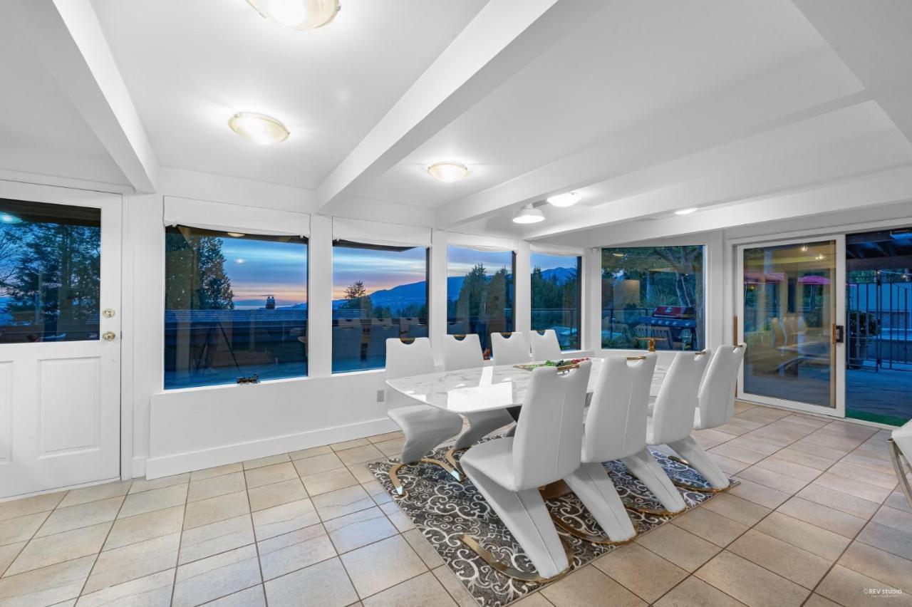 Grouse Cheerful Large Private Bedroom, Bath, Shared Deck, Pool, Hot Tub North Vancouver Zewnętrze zdjęcie