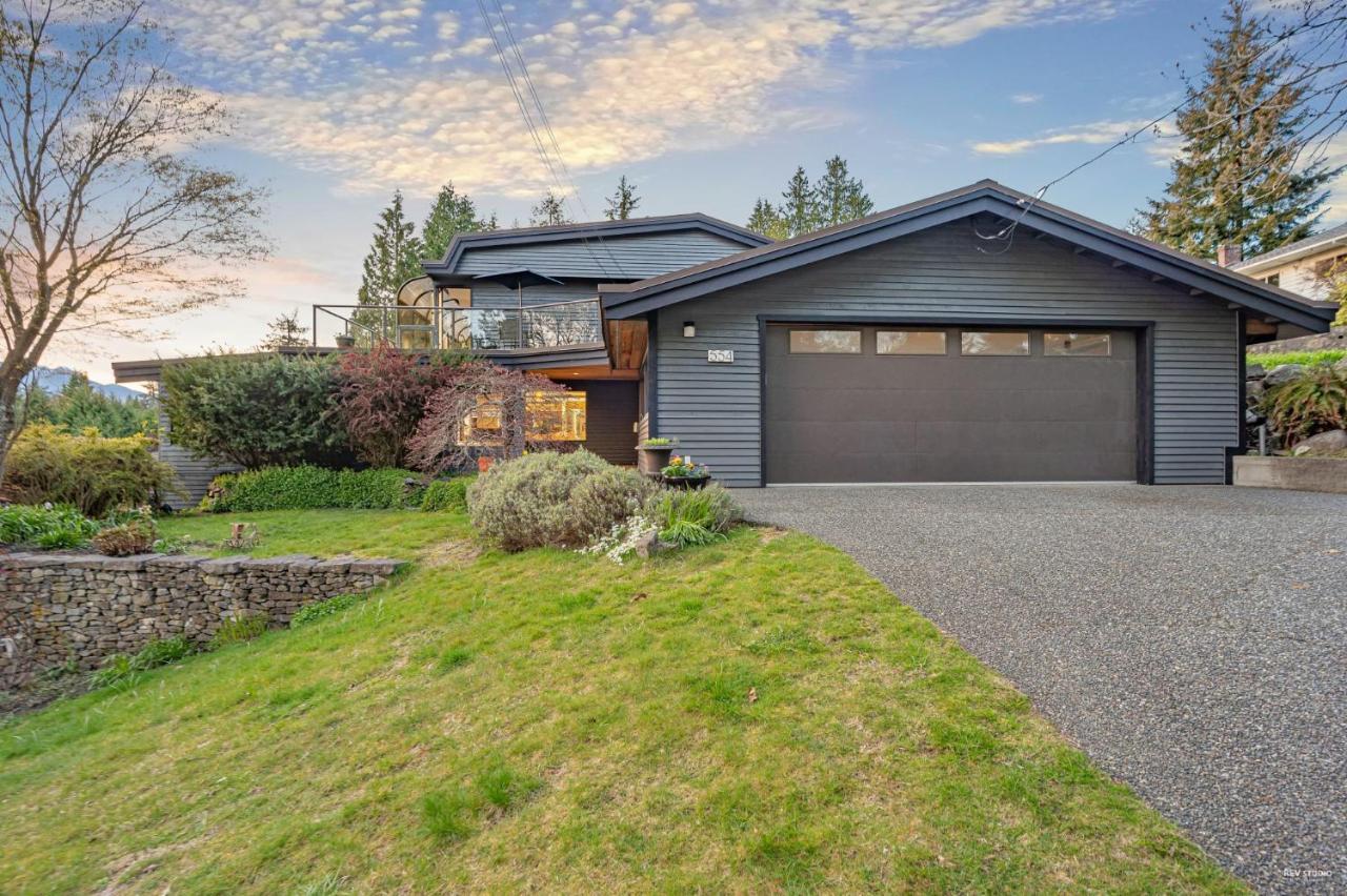 Grouse Cheerful Large Private Bedroom, Bath, Shared Deck, Pool, Hot Tub North Vancouver Zewnętrze zdjęcie