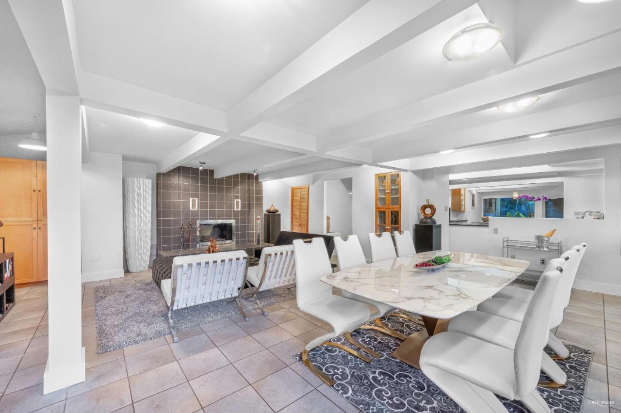 Grouse Cheerful Large Private Bedroom, Bath, Shared Deck, Pool, Hot Tub North Vancouver Zewnętrze zdjęcie