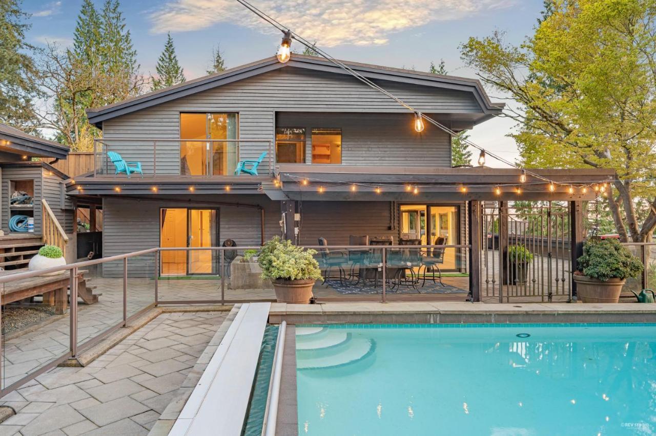 Grouse Cheerful Large Private Bedroom, Bath, Shared Deck, Pool, Hot Tub North Vancouver Zewnętrze zdjęcie