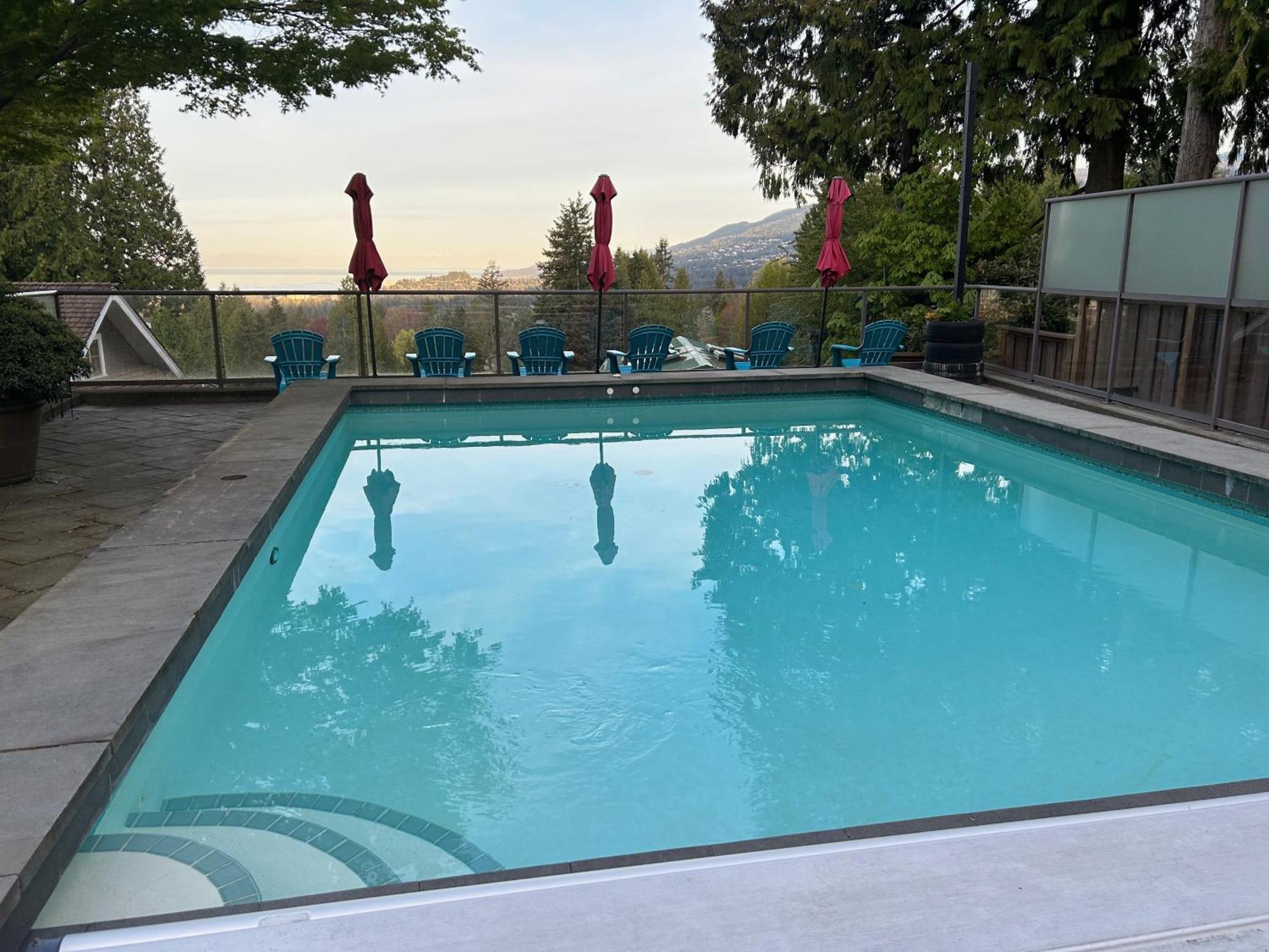 Grouse Cheerful Large Private Bedroom, Bath, Shared Deck, Pool, Hot Tub North Vancouver Zewnętrze zdjęcie