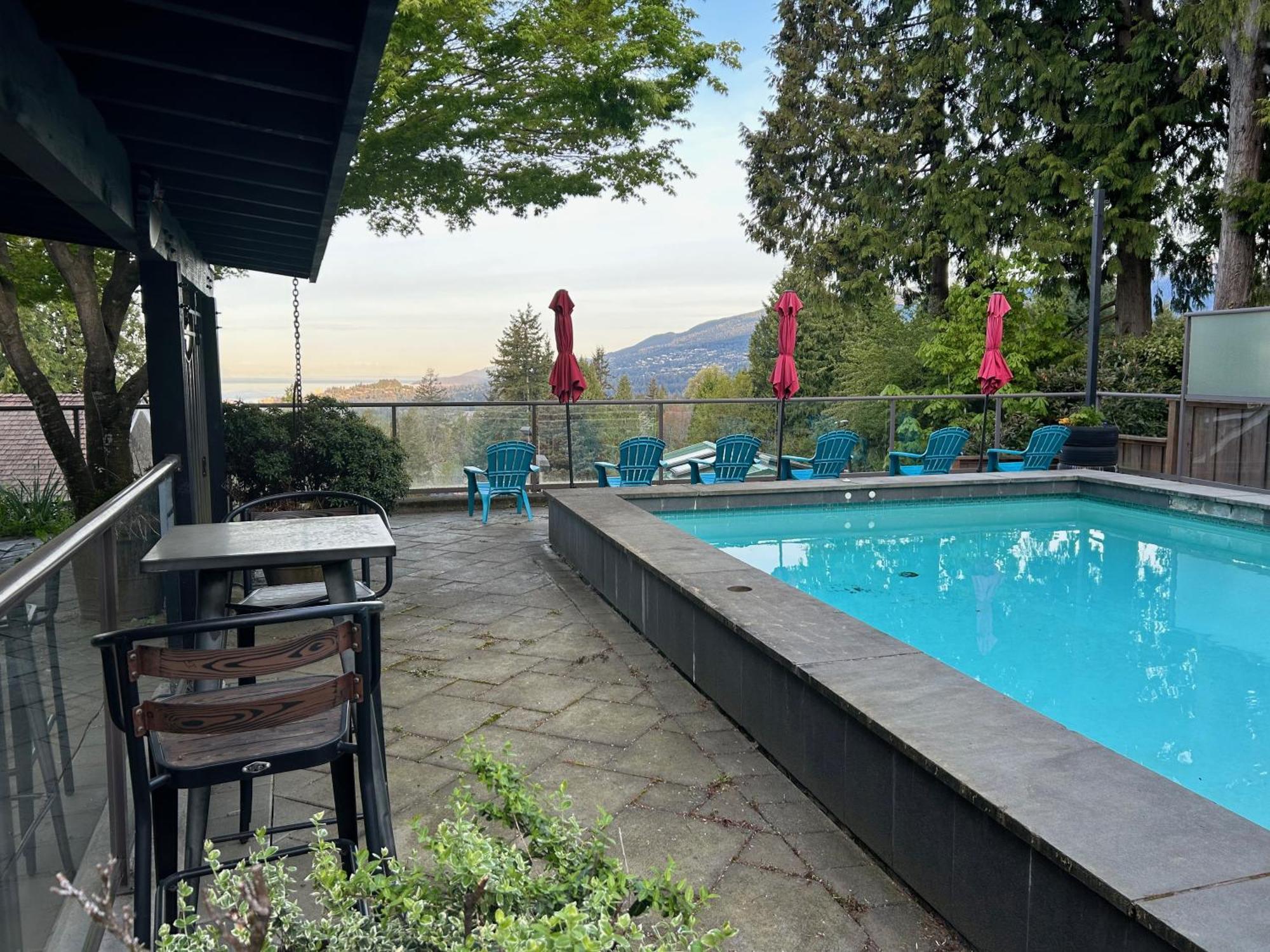 Grouse Cheerful Large Private Bedroom, Bath, Shared Deck, Pool, Hot Tub North Vancouver Zewnętrze zdjęcie