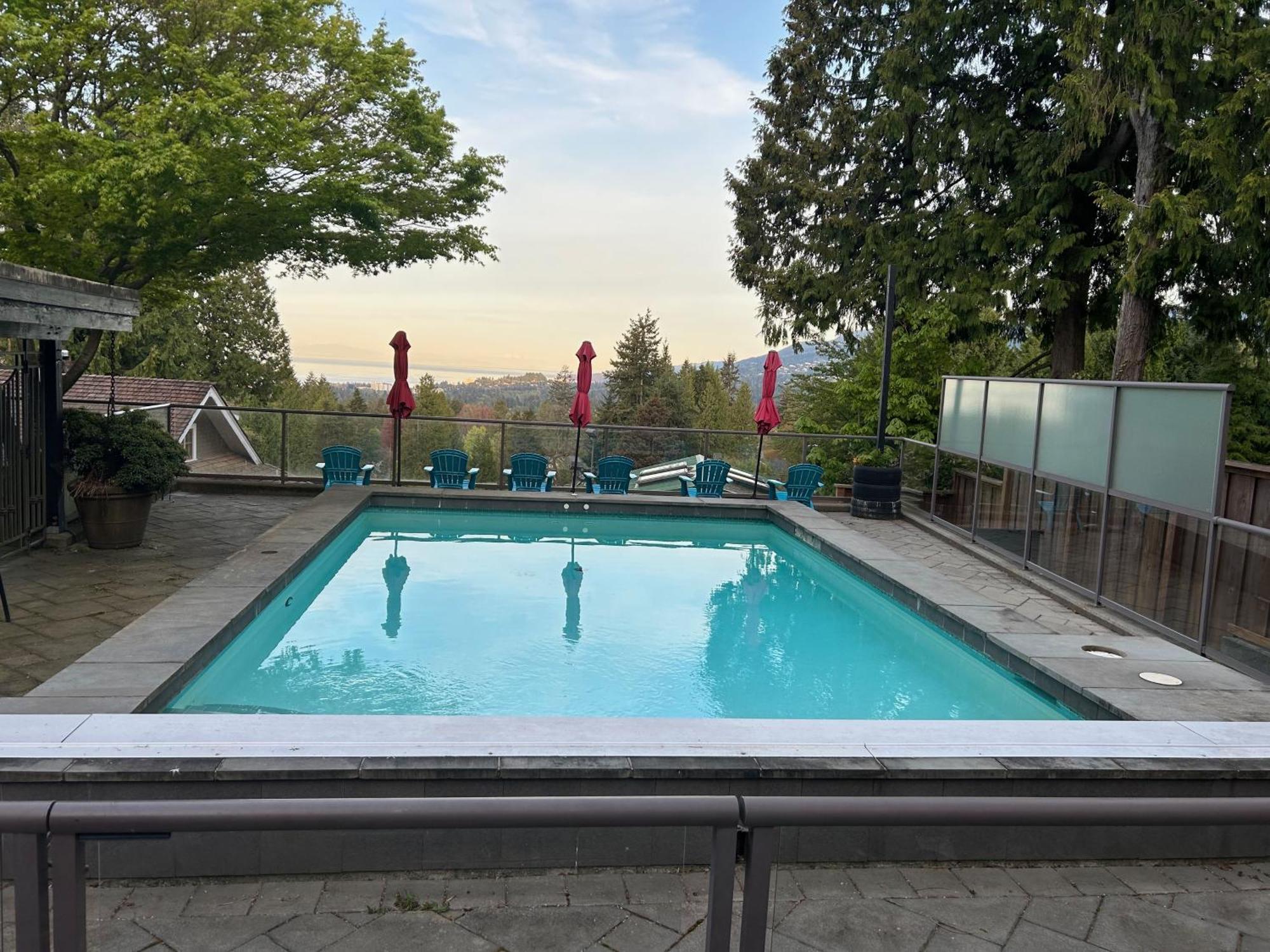 Grouse Cheerful Large Private Bedroom, Bath, Shared Deck, Pool, Hot Tub North Vancouver Zewnętrze zdjęcie