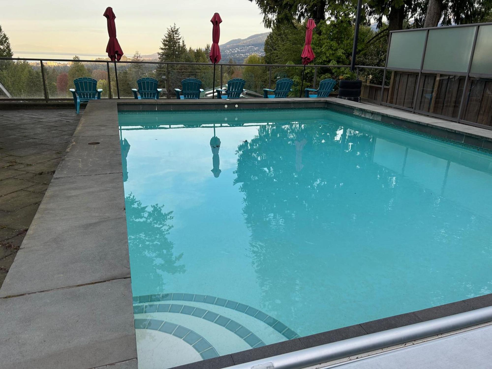 Grouse Cheerful Large Private Bedroom, Bath, Shared Deck, Pool, Hot Tub North Vancouver Zewnętrze zdjęcie