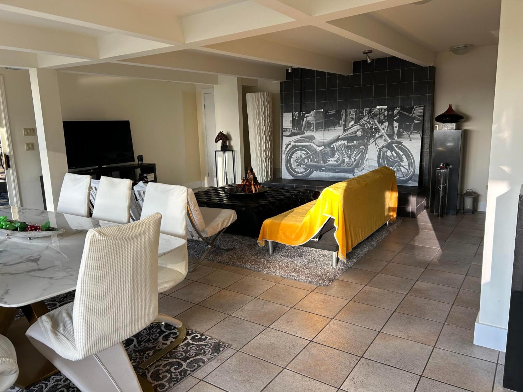 Grouse Cheerful Large Private Bedroom, Bath, Shared Deck, Pool, Hot Tub North Vancouver Zewnętrze zdjęcie