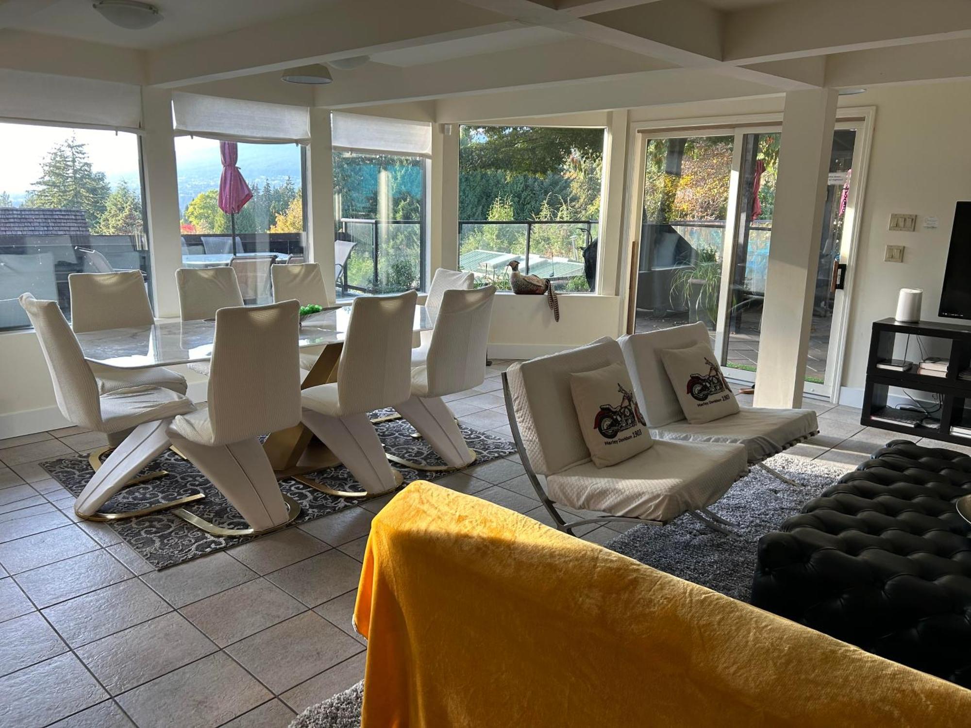 Grouse Cheerful Large Private Bedroom, Bath, Shared Deck, Pool, Hot Tub North Vancouver Zewnętrze zdjęcie