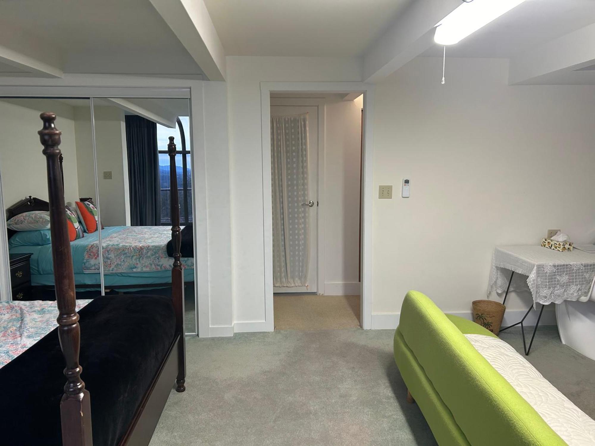 Grouse Cheerful Large Private Bedroom, Bath, Shared Deck, Pool, Hot Tub North Vancouver Zewnętrze zdjęcie