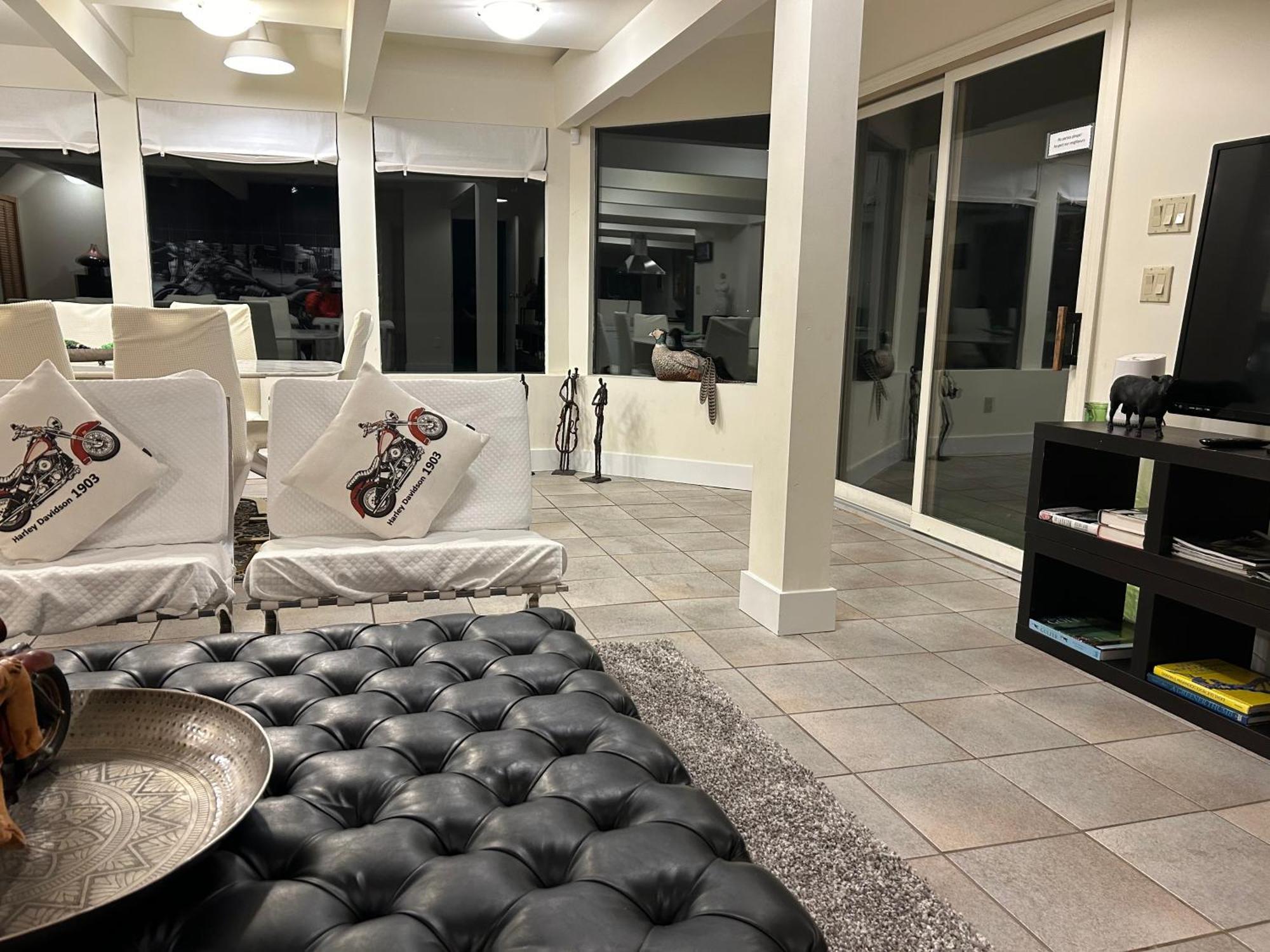 Grouse Cheerful Large Private Bedroom, Bath, Shared Deck, Pool, Hot Tub North Vancouver Zewnętrze zdjęcie