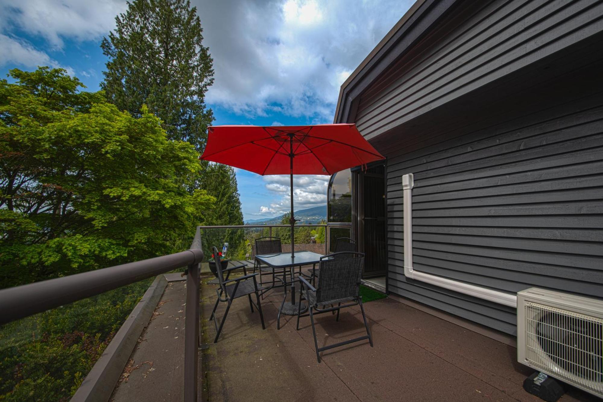 Grouse Cheerful Large Private Bedroom, Bath, Shared Deck, Pool, Hot Tub North Vancouver Zewnętrze zdjęcie