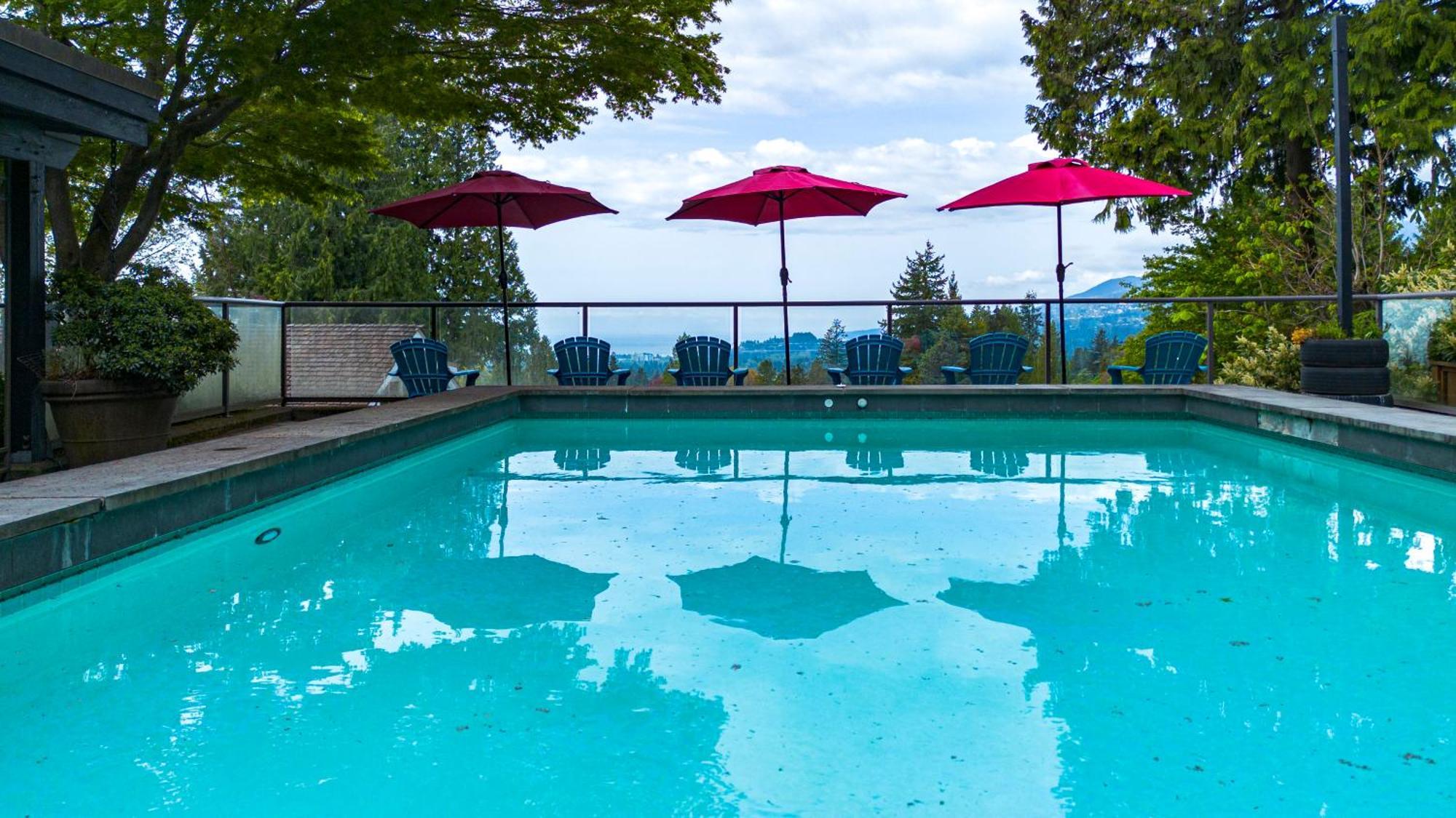 Grouse Cheerful Large Private Bedroom, Bath, Shared Deck, Pool, Hot Tub North Vancouver Zewnętrze zdjęcie