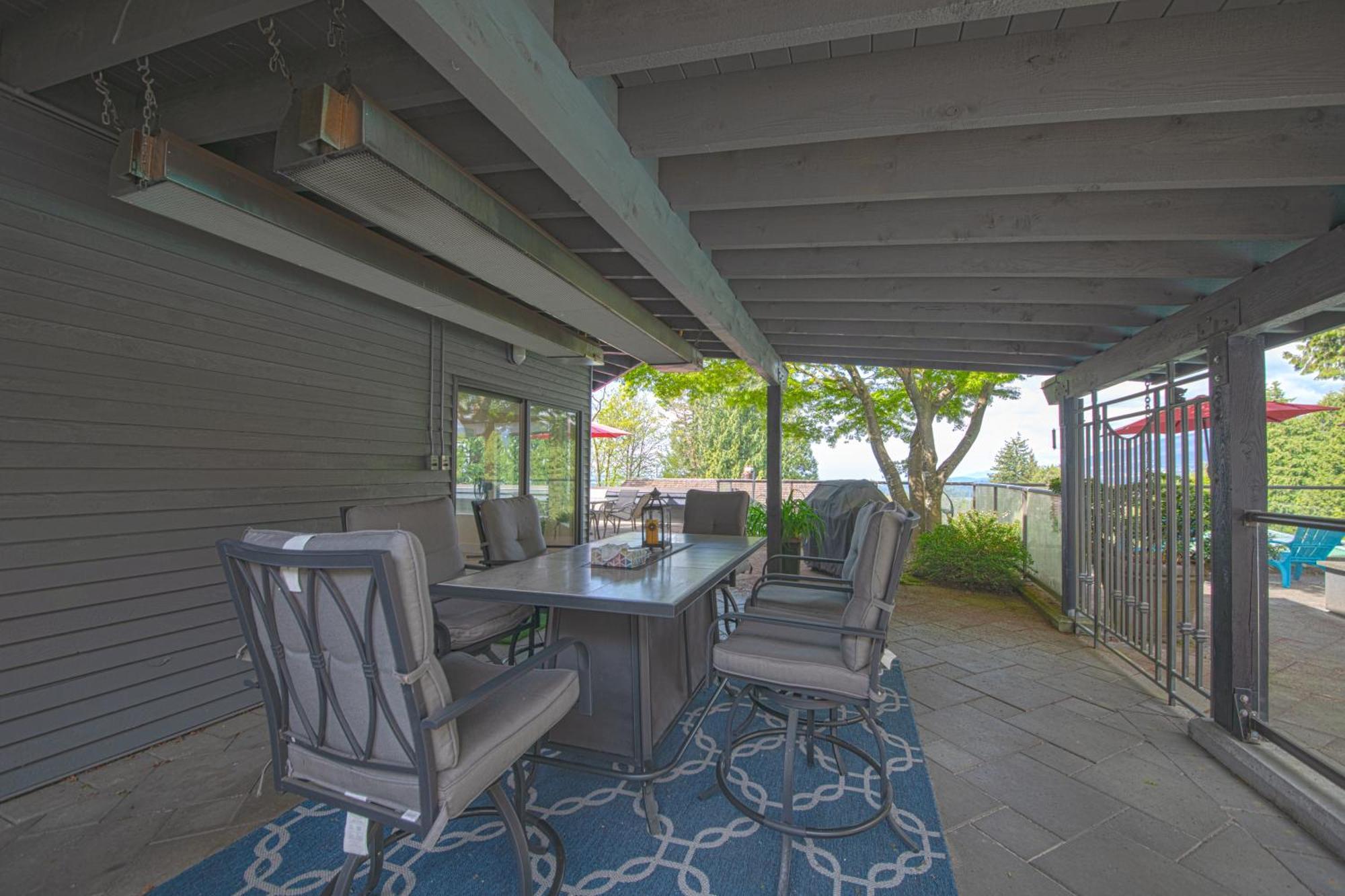 Grouse Cheerful Large Private Bedroom, Bath, Shared Deck, Pool, Hot Tub North Vancouver Zewnętrze zdjęcie