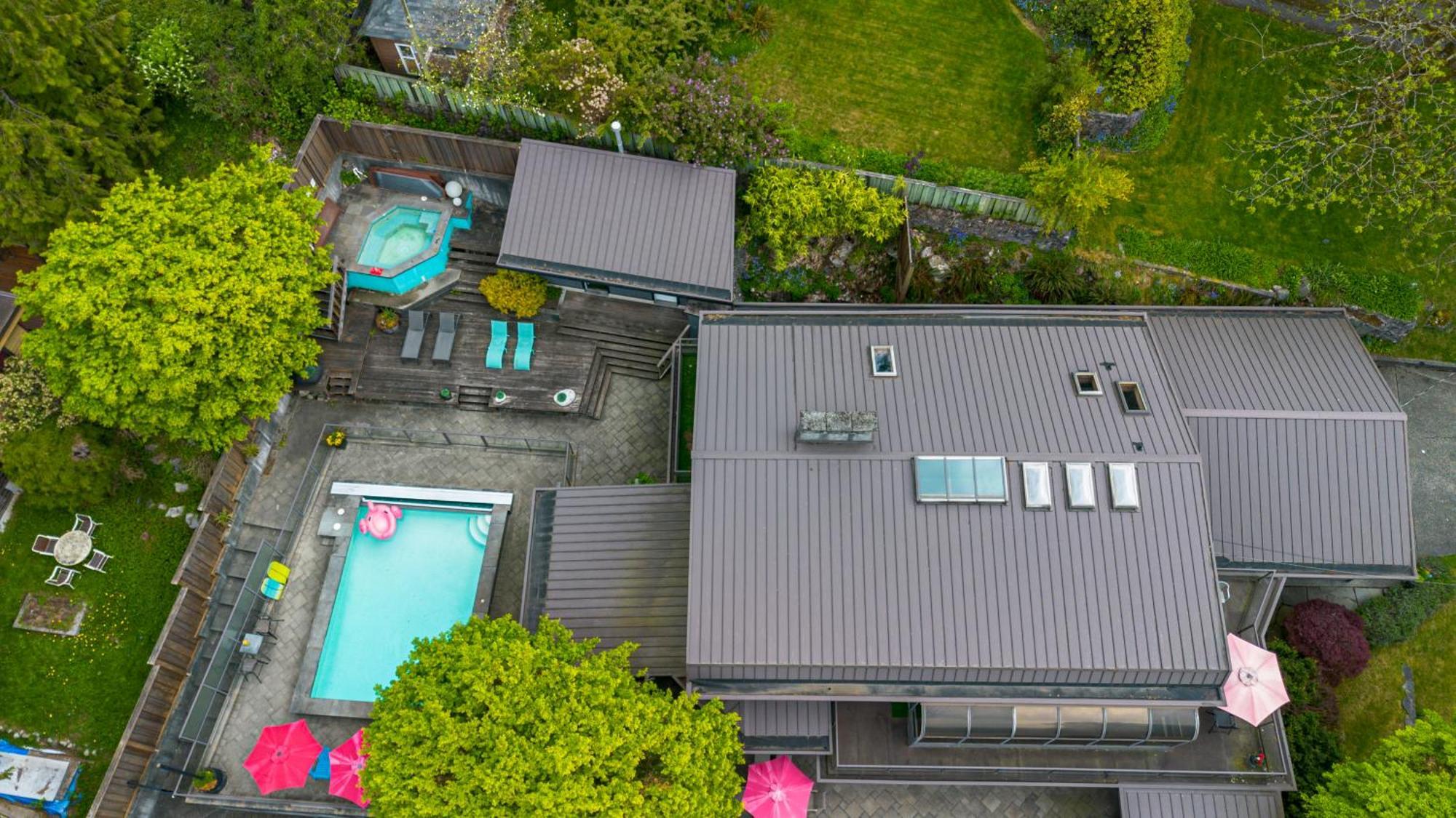 Grouse Cheerful Large Private Bedroom, Bath, Shared Deck, Pool, Hot Tub North Vancouver Zewnętrze zdjęcie