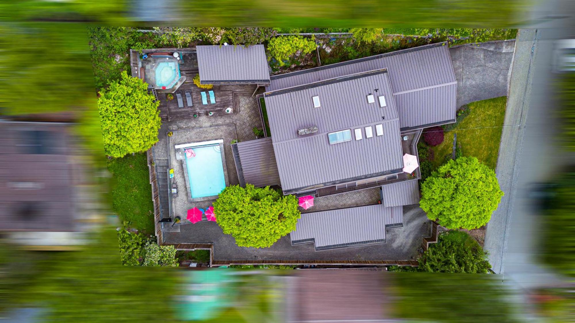Grouse Cheerful Large Private Bedroom, Bath, Shared Deck, Pool, Hot Tub North Vancouver Zewnętrze zdjęcie