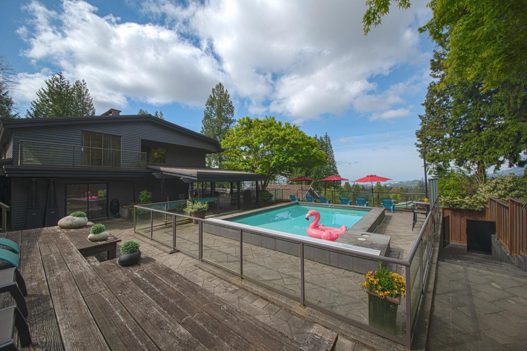 Grouse Cheerful Large Private Bedroom, Bath, Shared Deck, Pool, Hot Tub North Vancouver Zewnętrze zdjęcie