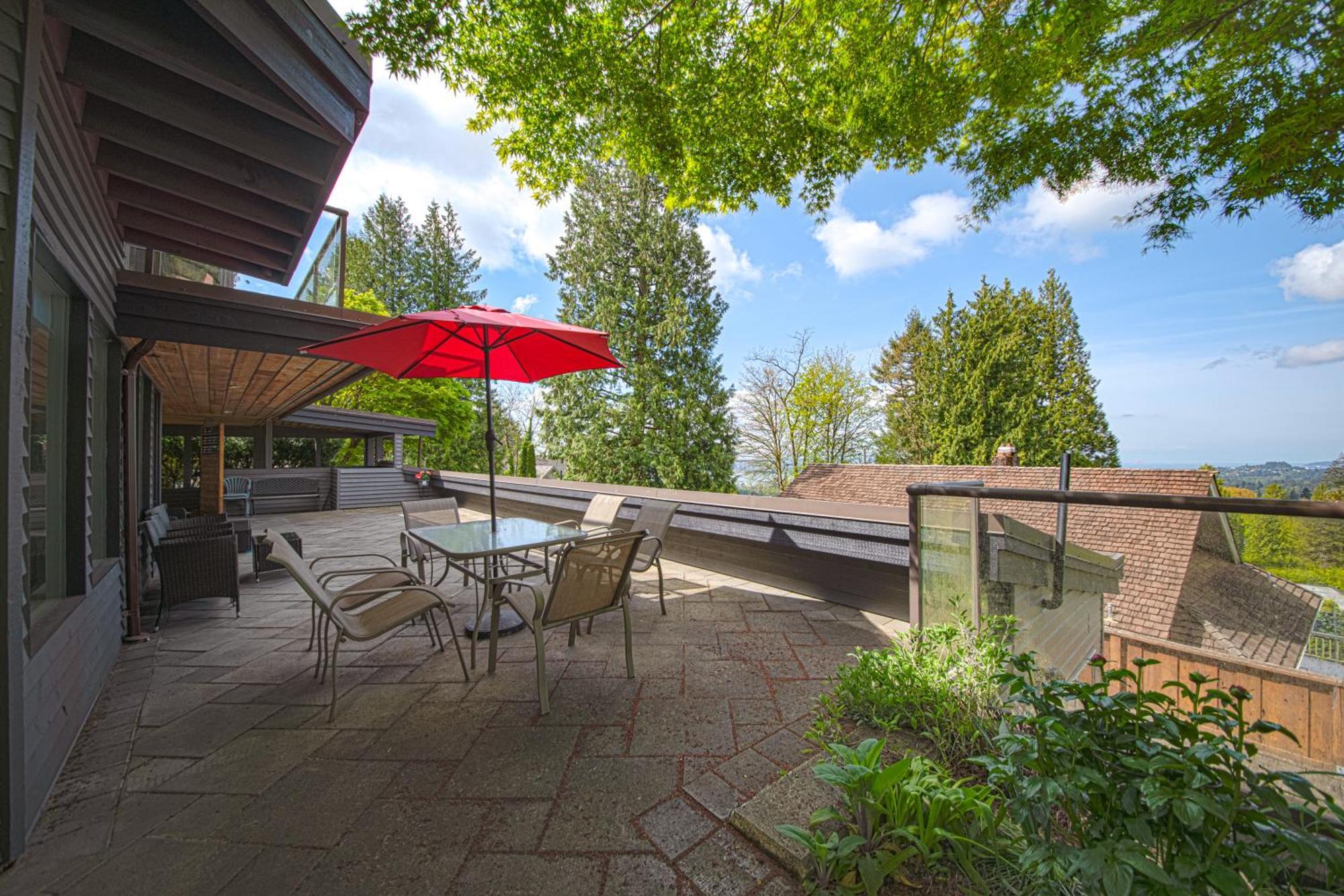 Grouse Cheerful Large Private Bedroom, Bath, Shared Deck, Pool, Hot Tub North Vancouver Zewnętrze zdjęcie